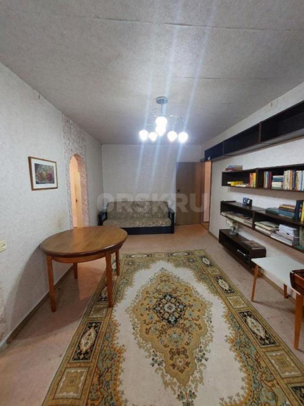 Продаётся просторная 4-комнатная квартира общей площадью 60.9 кв. - Орск