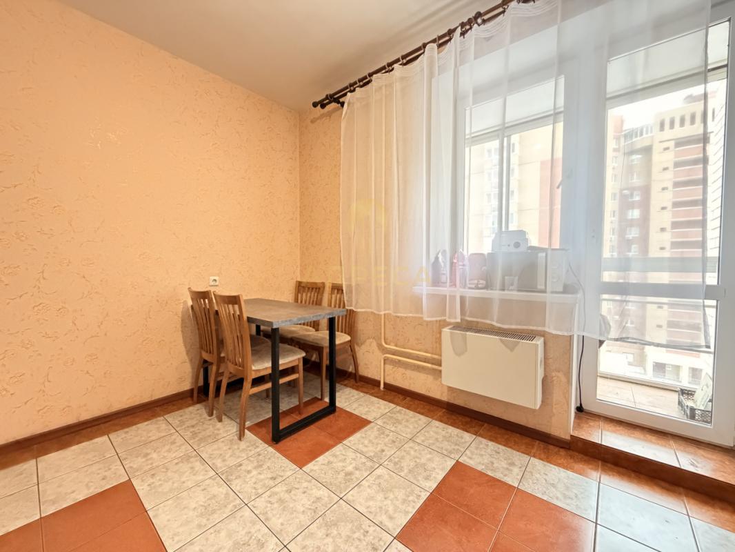 Продаётся тёплая, уютная квартира с удобной планировкой, общей площадью 67,6 кв. - Оренбург