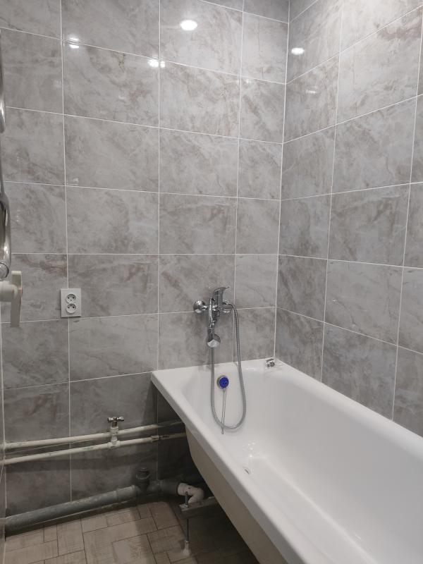 Продаётся уютная двухкомнатная квартира (распашонка) площадью 47.5 квадратных метров на четвёртом эт - Новотроицк