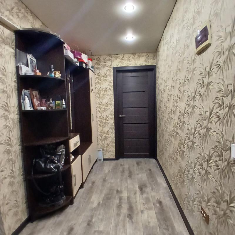 Продается двухкомнатная квартира с раздельными ходами  по адресу г. - Новотроицк