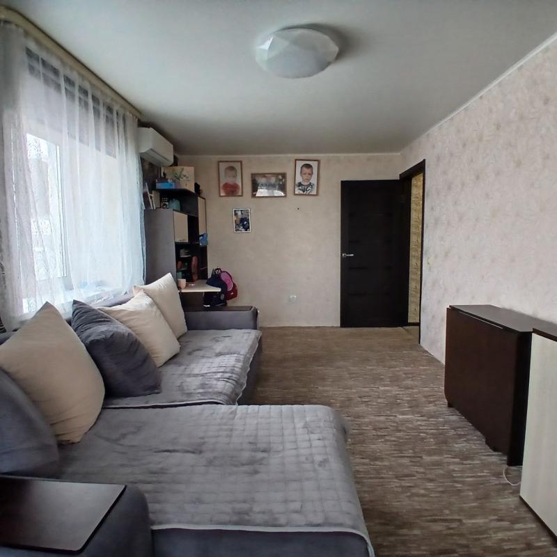 Продается двухкомнатная квартира с раздельными ходами  по адресу г. - Новотроицк