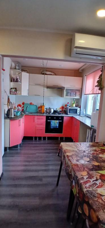 Продается 3-комнатная квартира на привлекательном этаже  ,по адресу: г. - Новотроицк