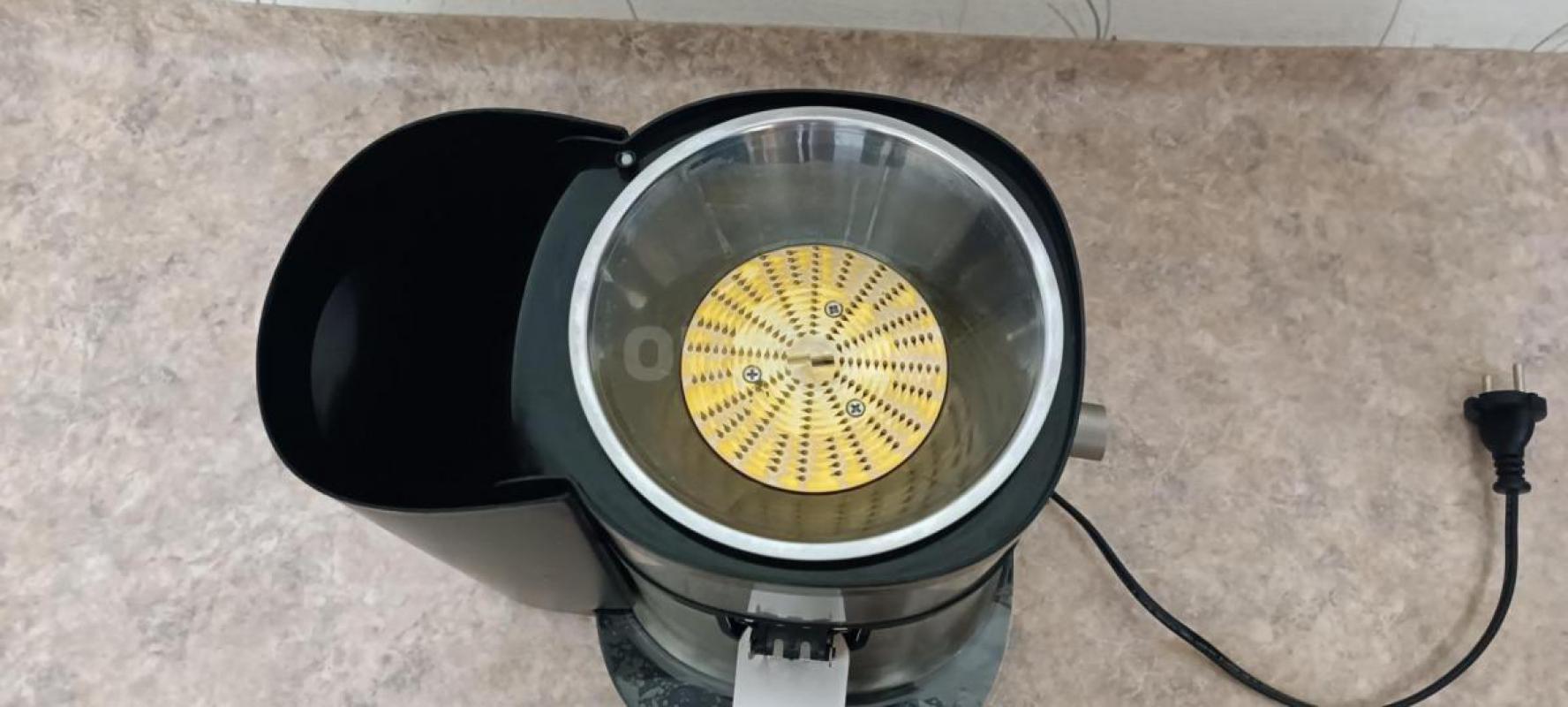 Центробежная соковыжималка Artel ART-JM_800A  в отличном состоянии, пользовались три раза. - Орск