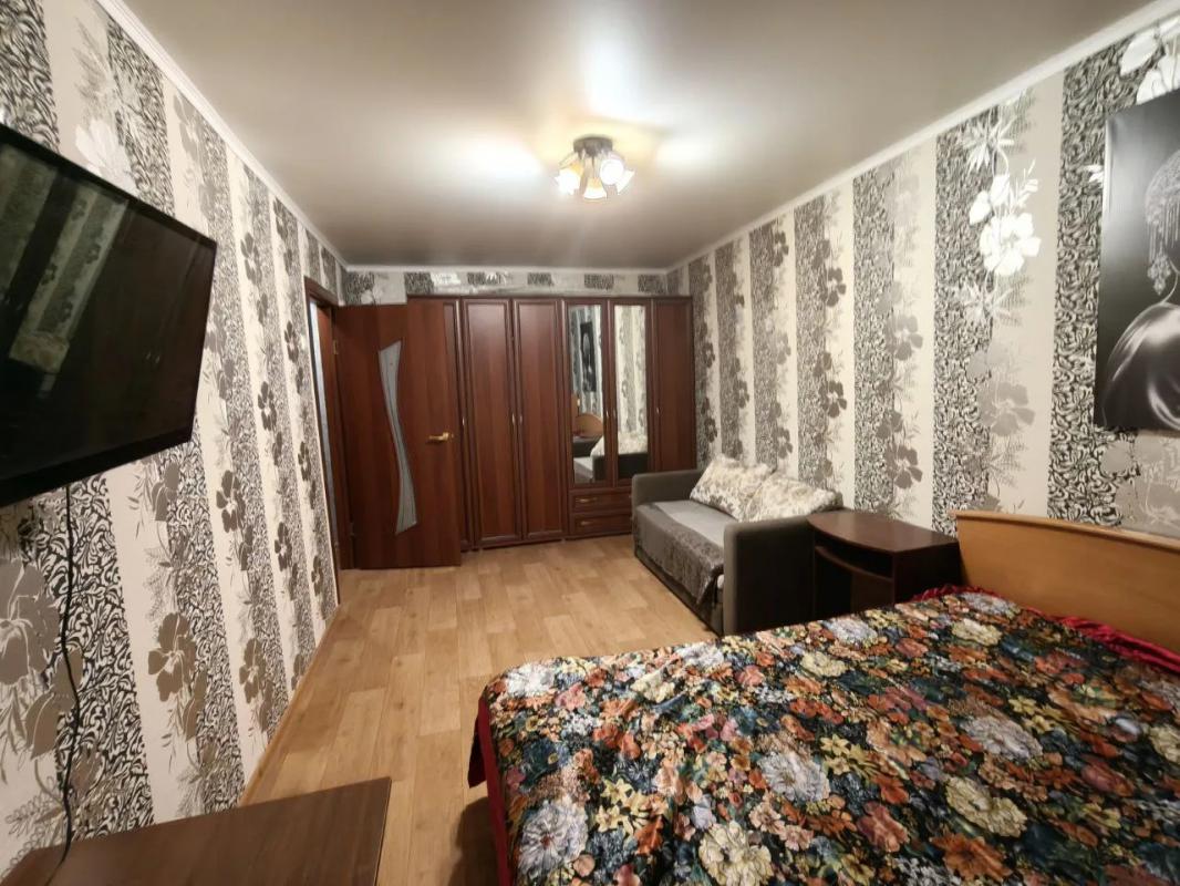 На длительный срок сдаю 1 комнатную квартиру. - Новотроицк