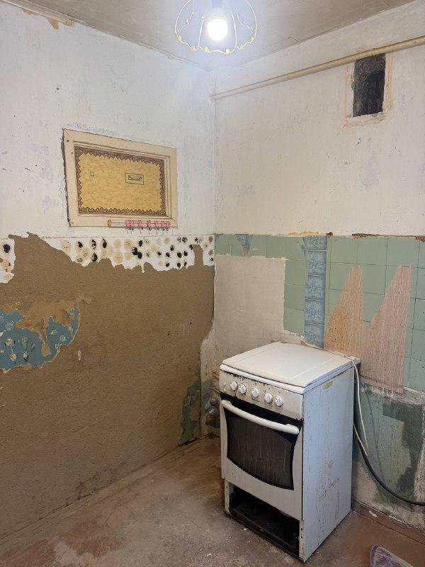 Продаётся 1-комнатная квартира, расположенная на 1 этаже пятиэтажного кирпичного тёплого дома по адр - Гай