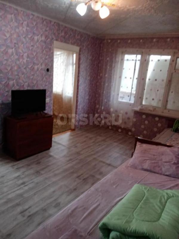 Сдам 4х комнатную квартиру командированным  (4-5 койка мест) Нефтяников 26(2 этаж) Квитанции входят - Орск