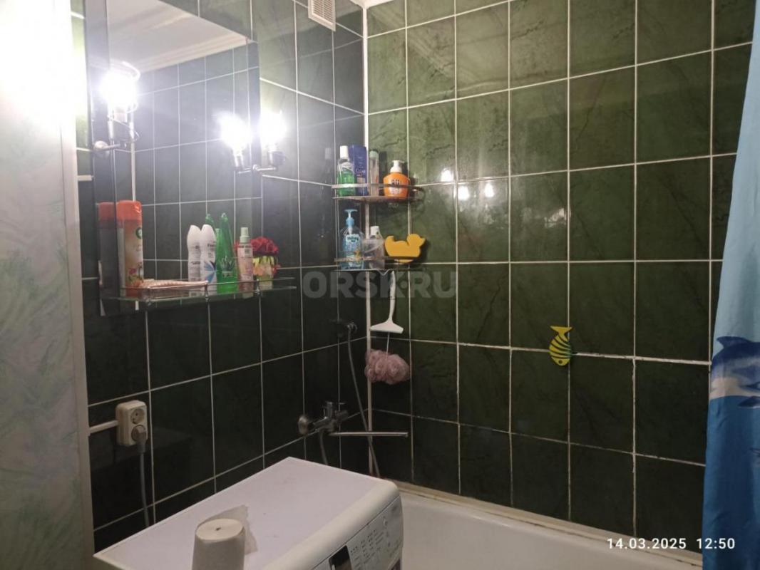 Сдадим двухкомнатную квартиру в центре города по адресу проспект Ленина 21 второй этаж ,лоджия засте - Орск