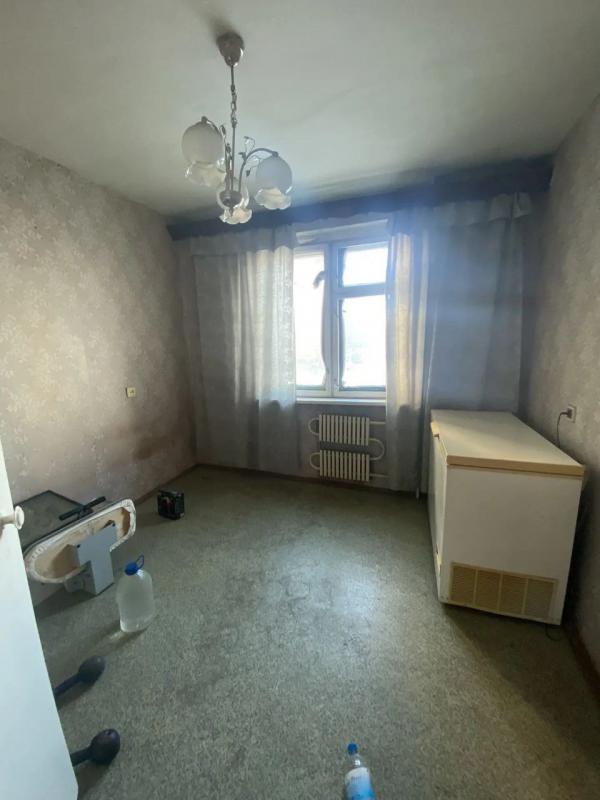 В продаже улучшенная  3-комнатная квартира по адресу:  г. - Новотроицк