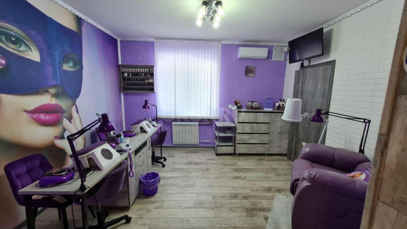 Готовый бизнес в центре города: студия маникюра с оборудованием и ремонтом! - Орск