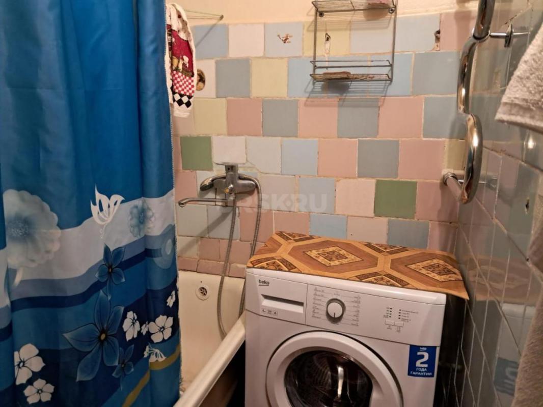 Продам двухкомнатную квартиру на втором этаже по улице Добровольского,10в (ост. - Орск