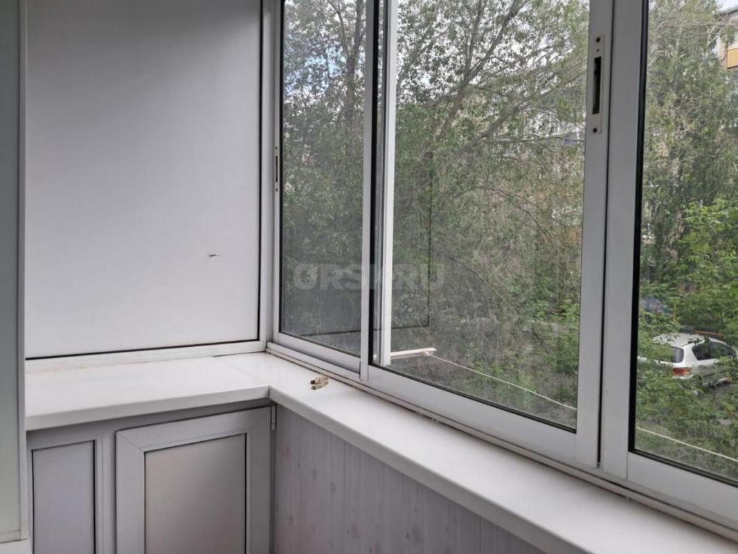 Продам двухкомнатную квартиру на втором этаже по улице Добровольского,10в (ост. - Орск