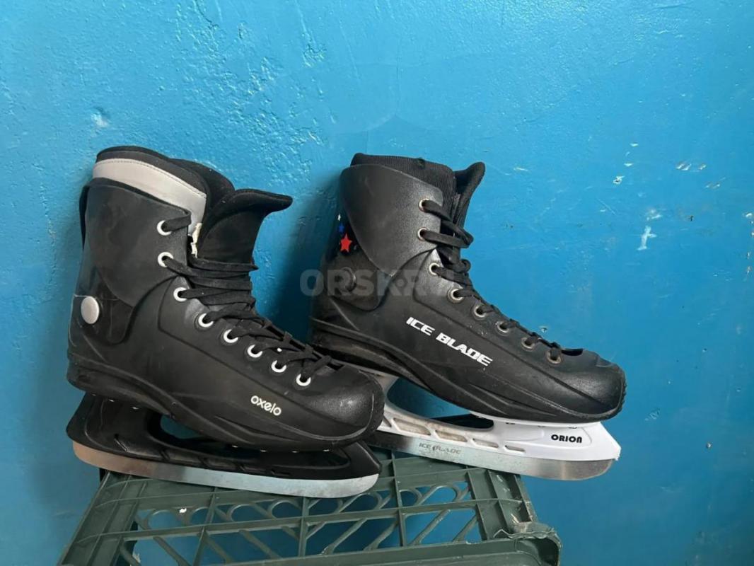 Лыжи с палками и ботинками,комплекты. 5000 рублей Имеются взрослые и детские, так же имеются коньки - Орск