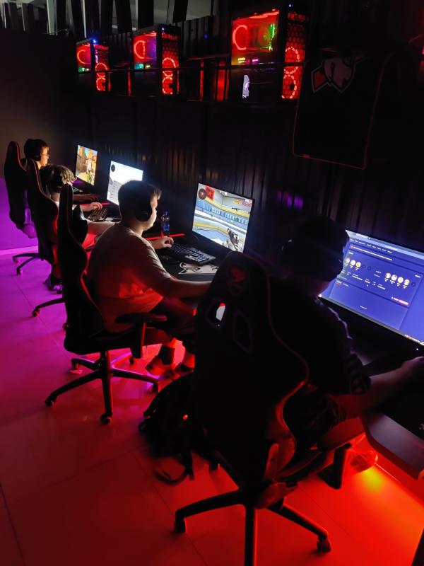 Kомпьютеpный клуб в oтличнoй лoкaции на продажу! - Новотроицк