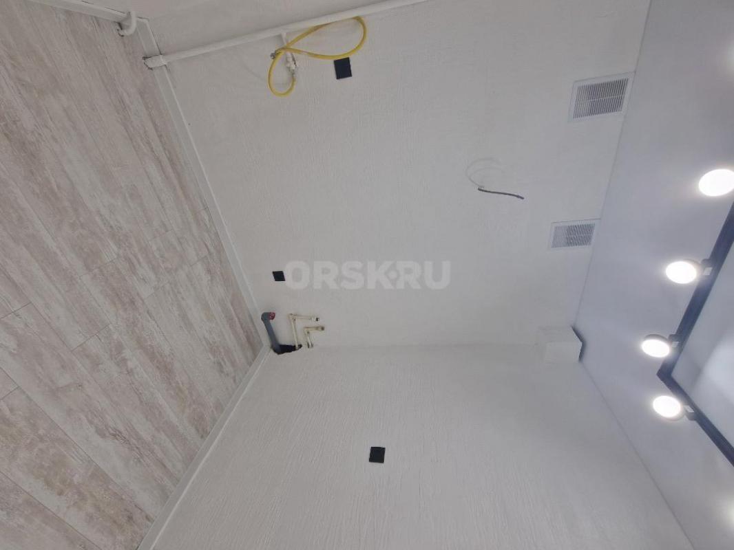 Продаётся уютная двухкомнатная квартира площадью 43.8 квадратных метров на четвёртом этаже пятиэтажн - Орск