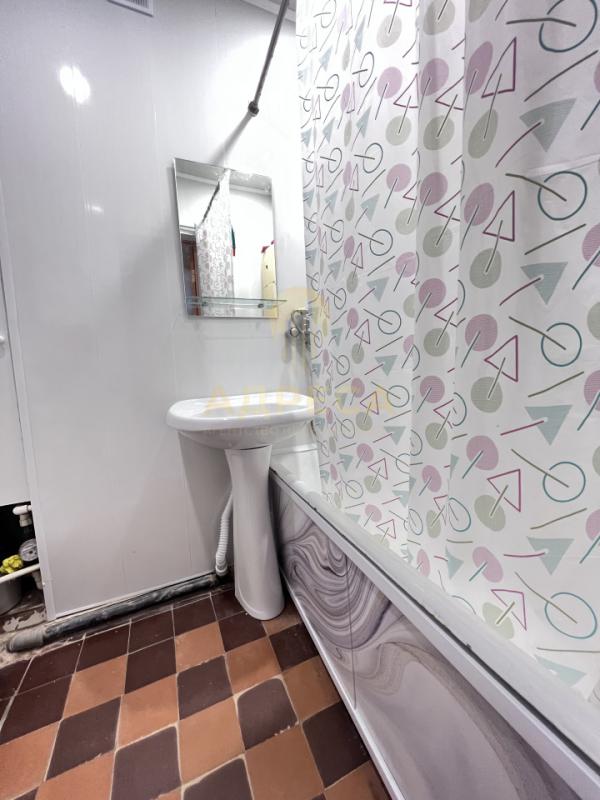 Продаётся тёплая, просторная 3 -х комнатная квартира на 5 этаже 5-ти этажного кирпичного  дома!!! - Оренбург