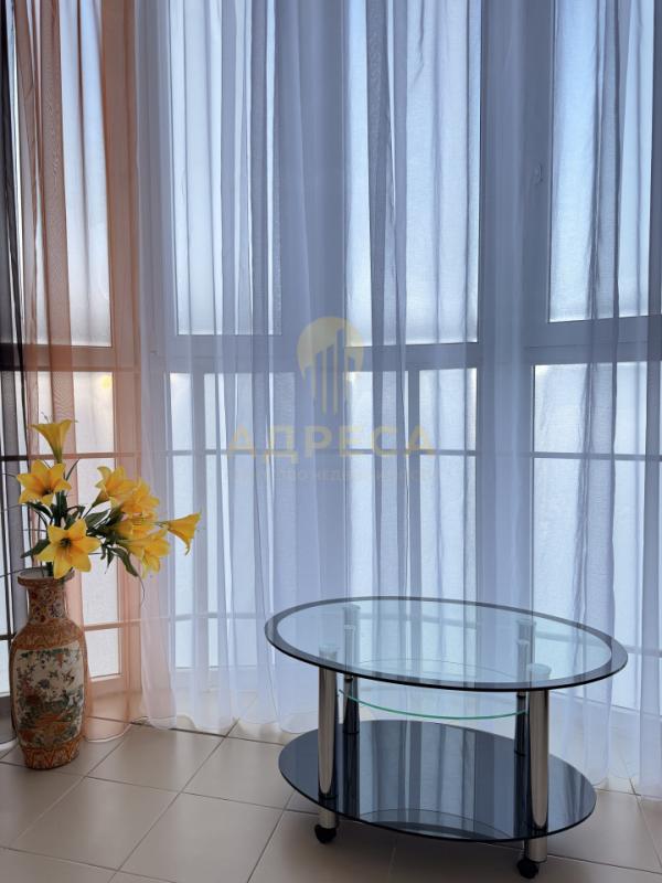 Продается квартира, полностью с ремонтом, расположенная на 17-м этаже монолитного дома. - Оренбург