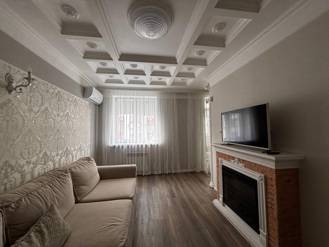 Шикapнaя тpeхкомнaтная квартирa в центpе гoрода! - Оренбург