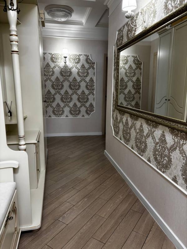 Шикapнaя тpeхкомнaтная квартирa в центpе гoрода! - Оренбург