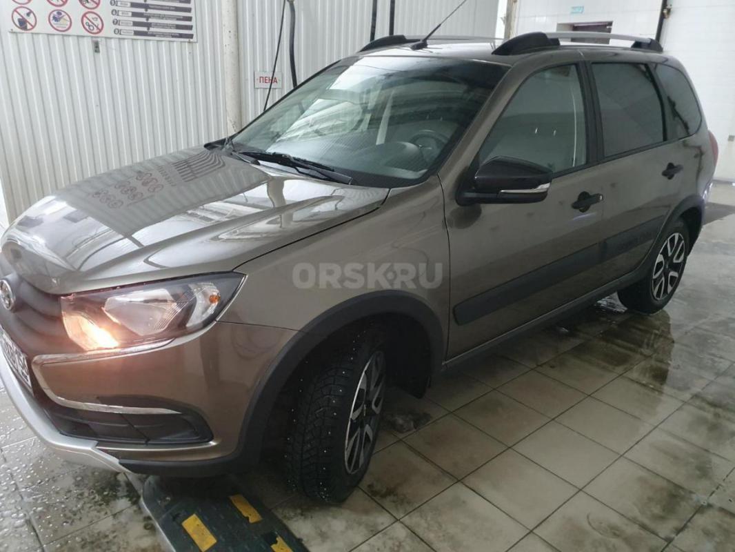 Продам  Гранту Кросс в красивом цвете! - Орск