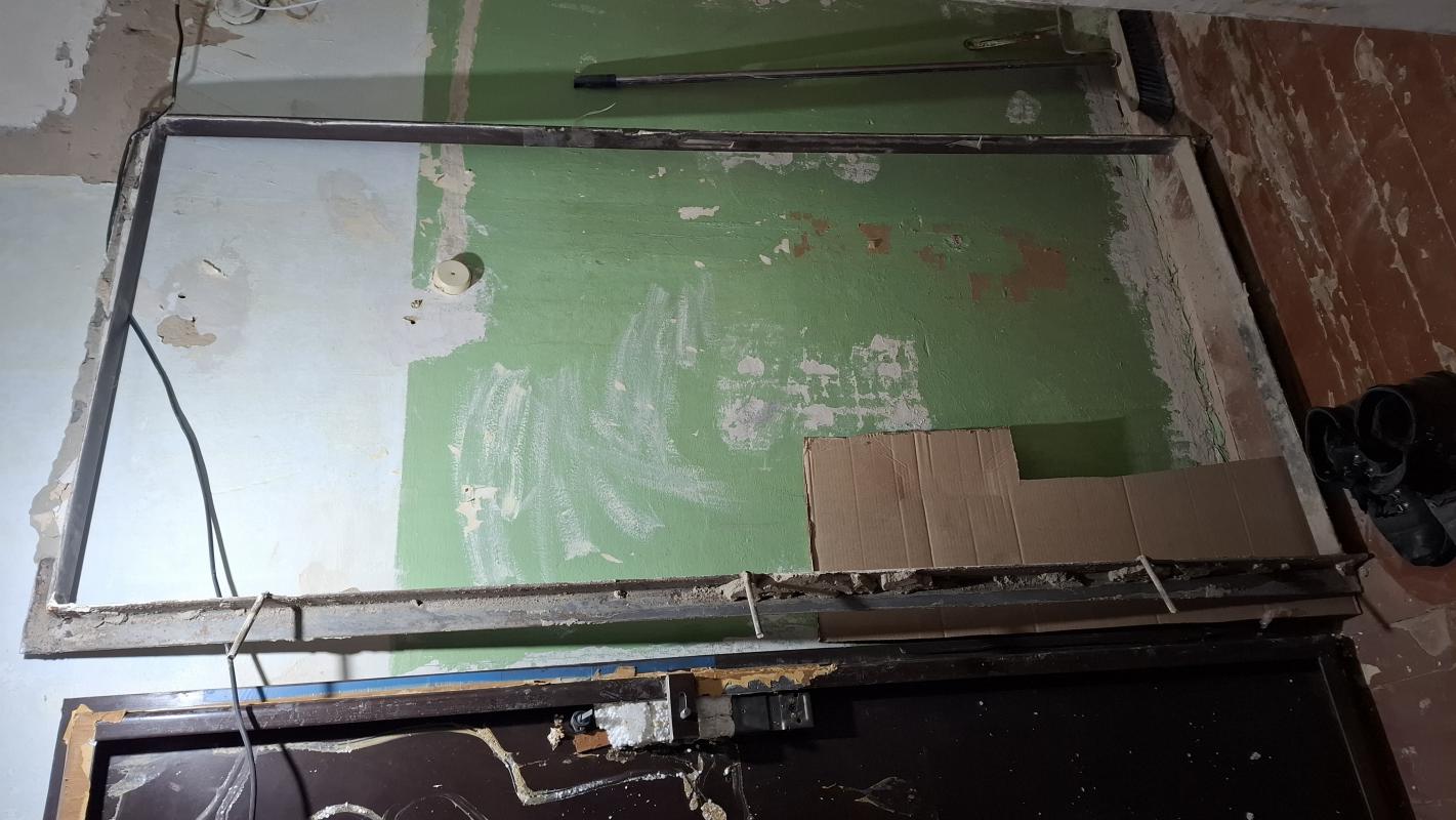 железная дверь
196 х 91 - Гай