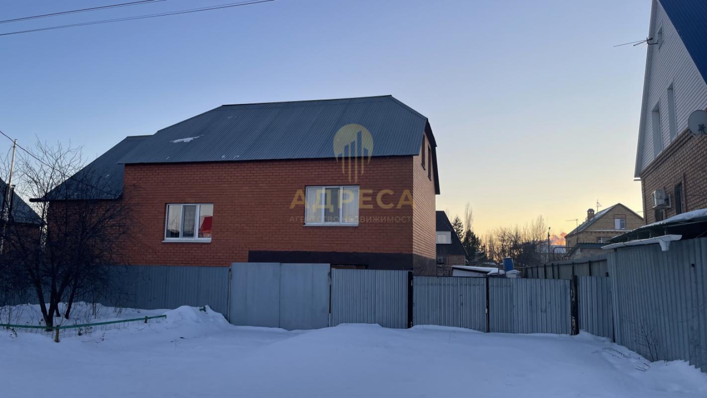 В продаже двухэтажный ДОМ 248м Площадь участка 13 сотУдобная транспортная развязка, магазины,аптеки - Оренбург