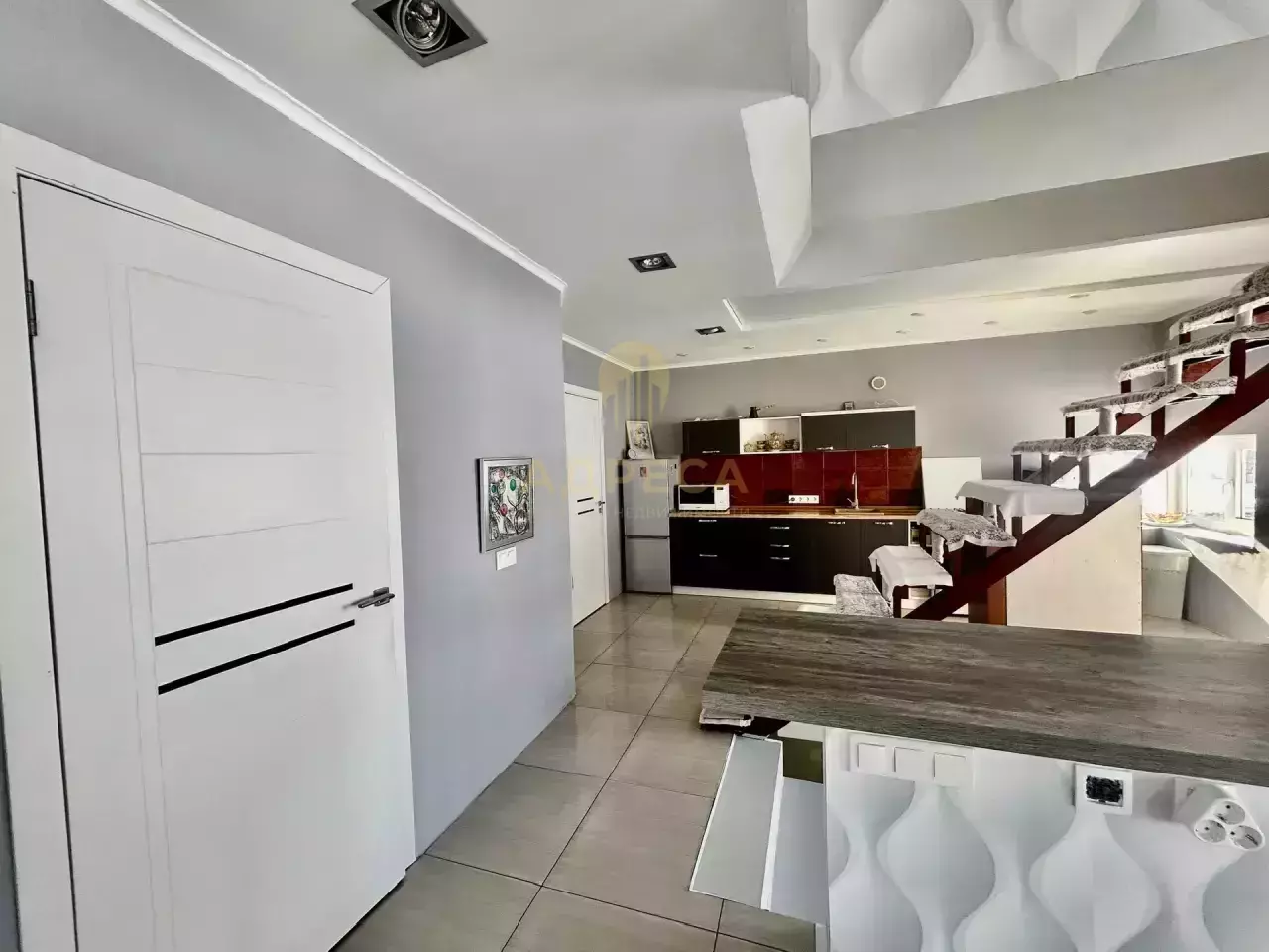 Продается шикарный двухэтажный дом  мансардного типа. - Оренбург