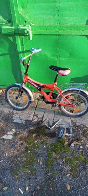 Продам детский велосипед, колеса на 16,покрышки практически новые, есть дополнительные боковые колес - Орск