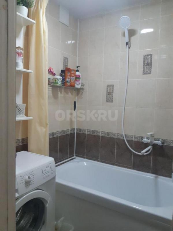 Продаётся уютная, светлая  двухкомнатная квартира площадью 43.7 квадратных метров на четвёртом этаже - Орск