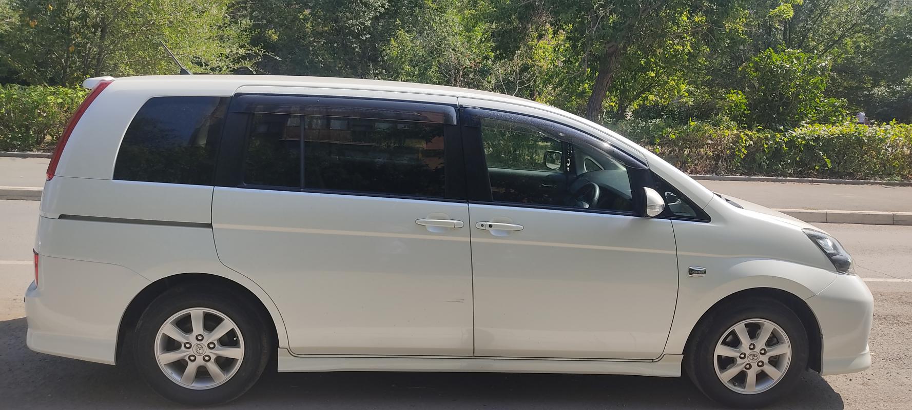 Продам Тойота исис.,2010 г. - Новотроицк