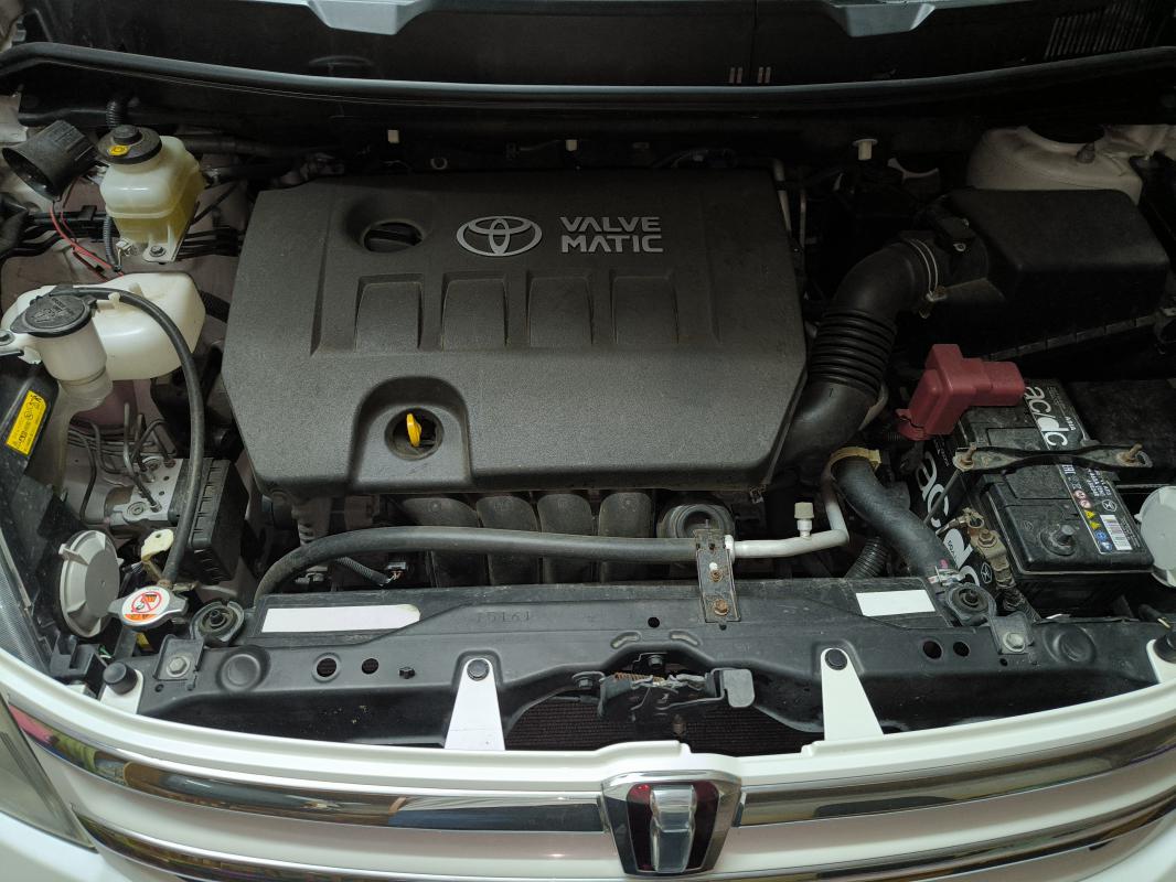 Продам Тойота исис.,2010 г. - Новотроицк