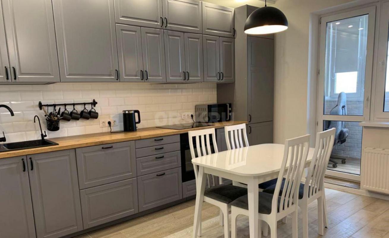 Просторная квартира Краматорская улица, 2а в центре, длительный или короткий срок. - Орск