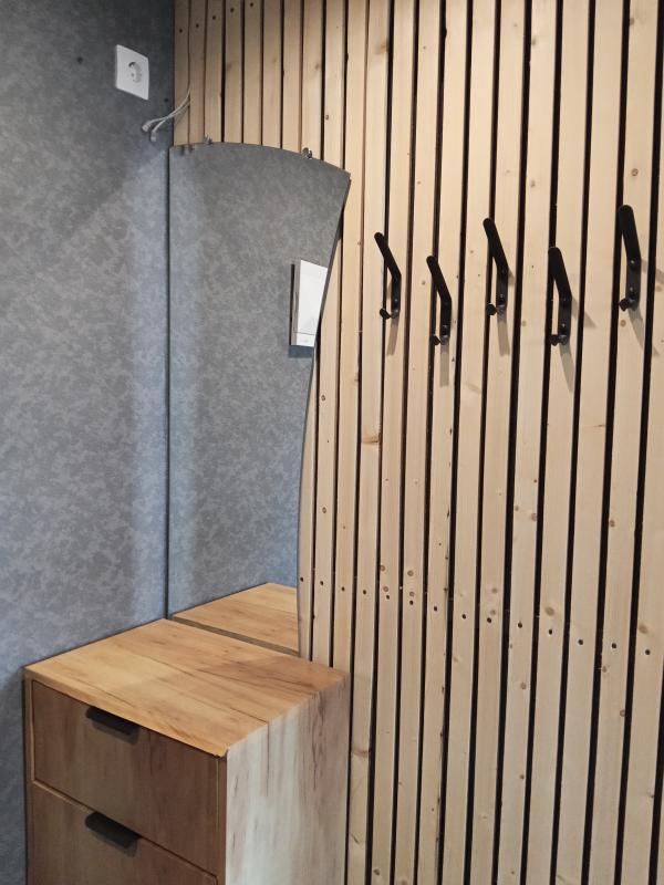 Сдаётся чистая, тёплая двухкомнатная квартира, имеется кондиционер. - Новотроицк