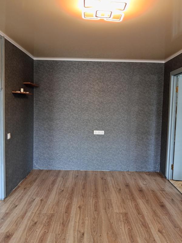 Сдаётся чистая, тёплая двухкомнатная квартира, имеется кондиционер. - Новотроицк