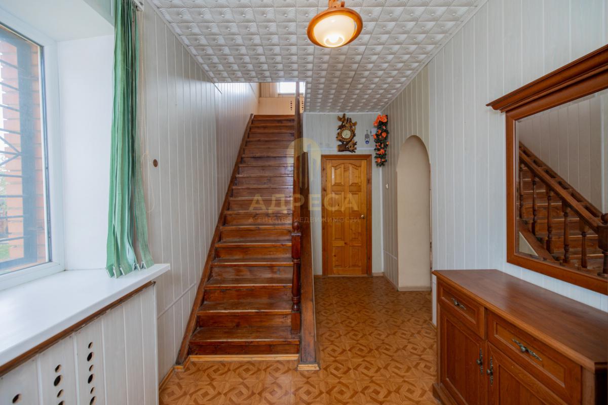 Продаём просторный и надёжный двухэтажный дом для большой семьи. - имени 9 Января