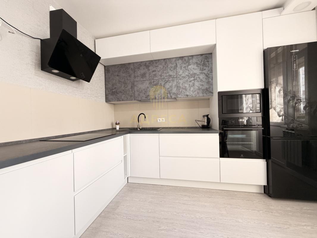 Продается квартира, полностью с ремонтом, расположенная на 1-м этаже 17 этажного дома. - Оренбург