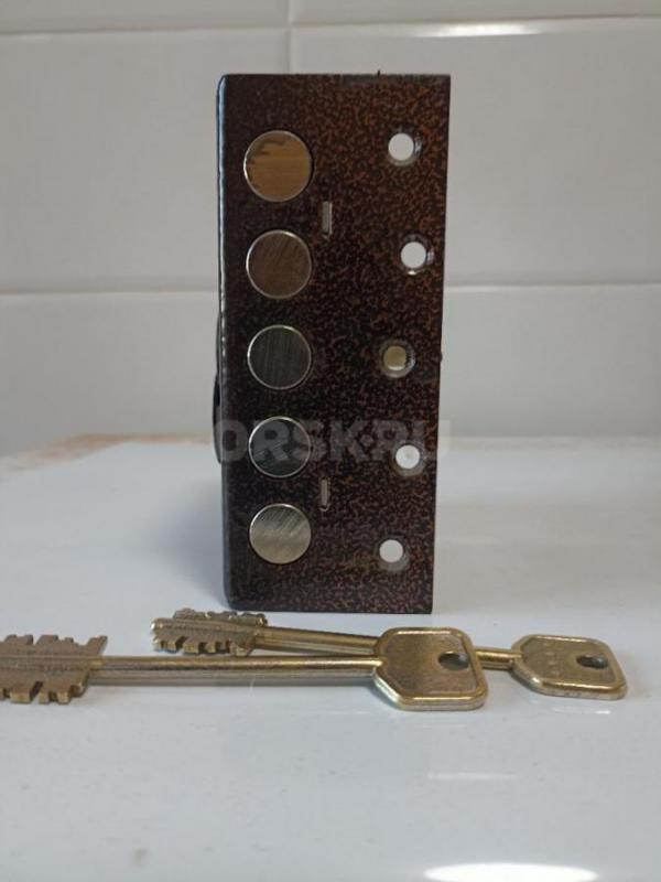 Продам замок Сенат очень удобный для ключа есть направляющая втулка возможно торг - Орск