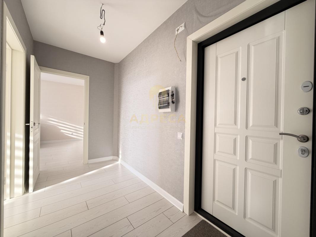 Продается квартира, полностью с ремонтом, расположенная на 1-м этаже 17 этажного дома. - Оренбург