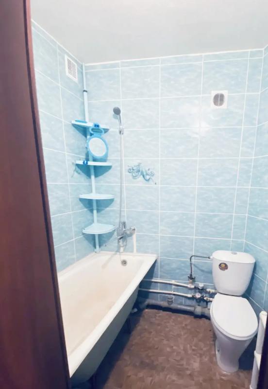 Продается 1-комнатная квартира на первом этаже пятиэтажного панельного дома по адресу: пр. - Новотроицк