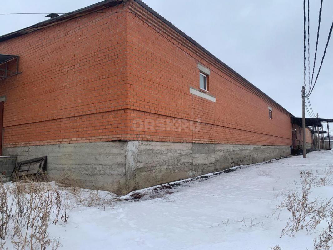 Продается отдельно стоящее помещение площадью 1100м2 ,газовое отопление, вода , канализация,электрич - Орск
