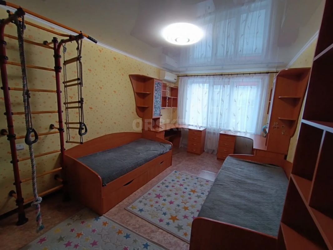 Сдается квартира от собственника. ул Короленко дом 142 Предоставляется договор, чеки (плачу налоги). - Орск