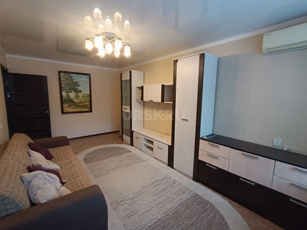 Сдается квартира от собственника. ул Короленко дом 142 Предоставляется договор, чеки (плачу налоги). - Орск