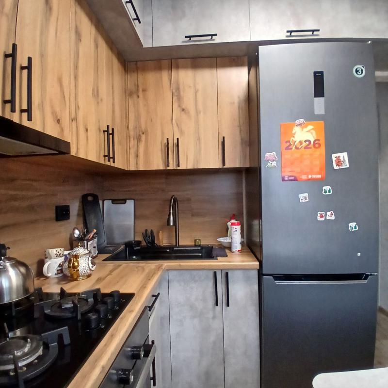 Продается двухкомнатная квартира на третьем этаже по адресу г. - Новотроицк