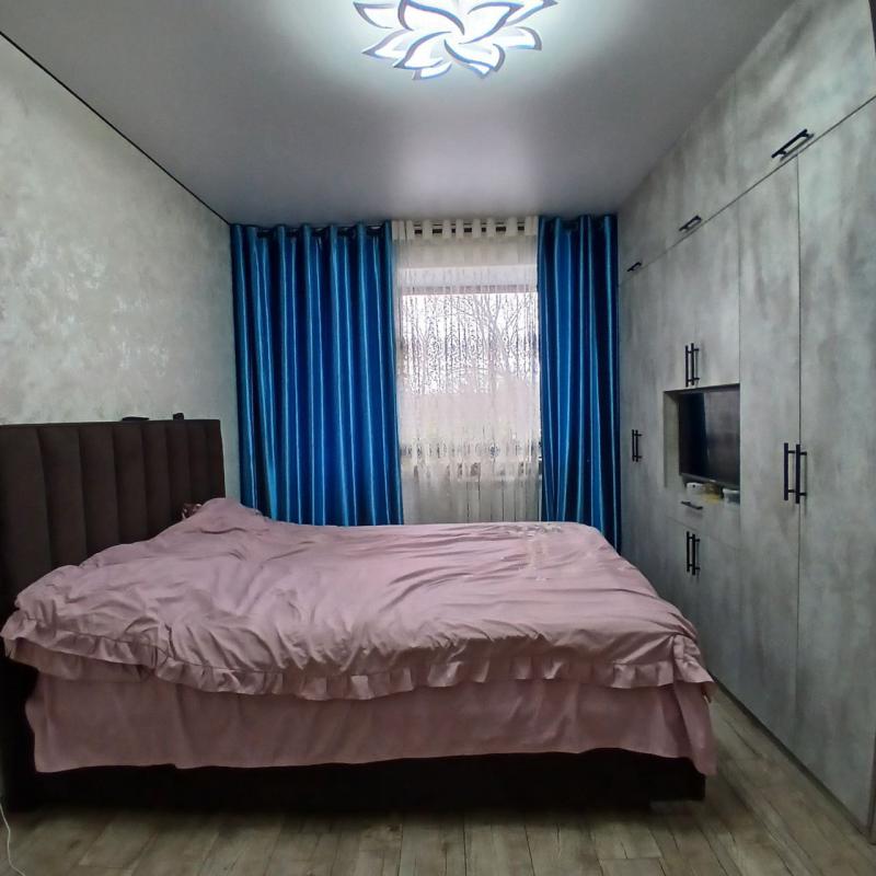 Продается двухкомнатная квартира на третьем этаже по адресу г. - Новотроицк