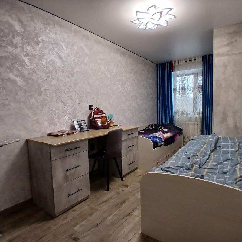 Продается двухкомнатная квартира на третьем этаже по адресу г. - Новотроицк