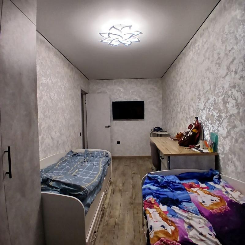 Продается двухкомнатная квартира на третьем этаже по адресу г. - Новотроицк