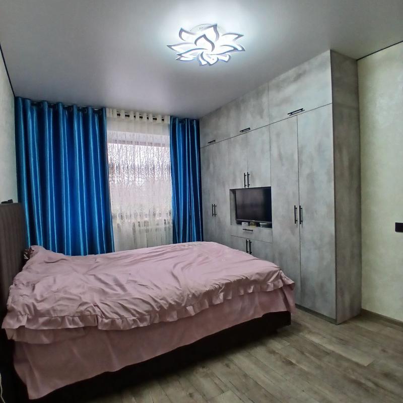 Продается двухкомнатная квартира на третьем этаже по адресу г. - Новотроицк