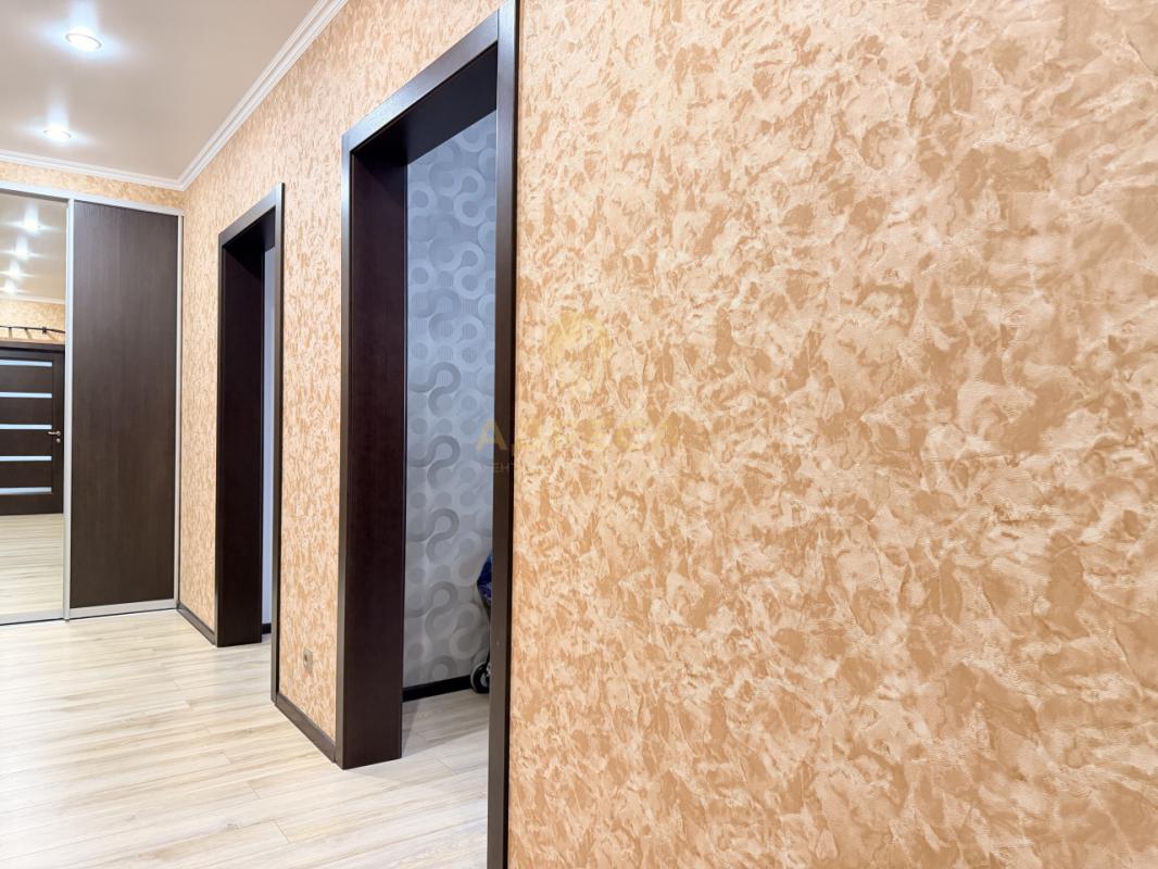 Продается квартира, полностью с ремонтом, расположенная на 14-м этаже 17 этажного дома. - Оренбург