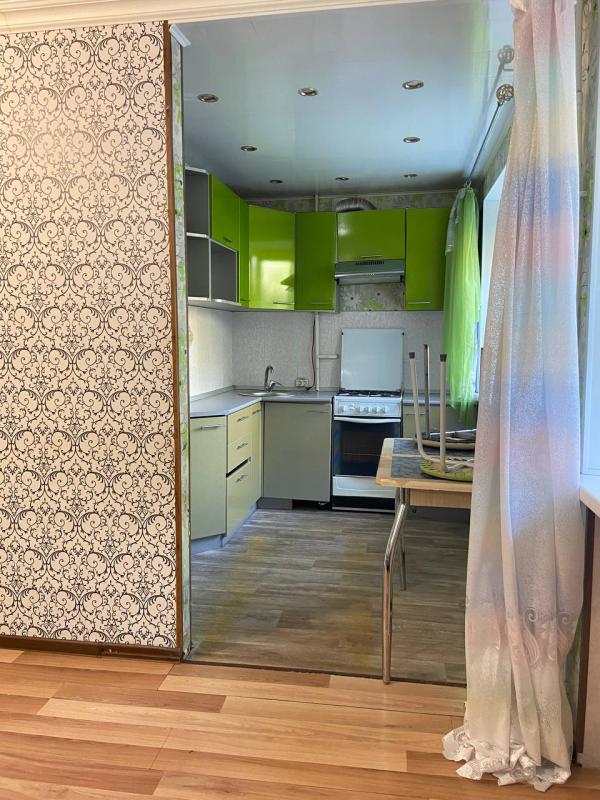 Продается уютная двухкомнатная квартира в кирпичном доме на первом (высоком) этаже. - Гай