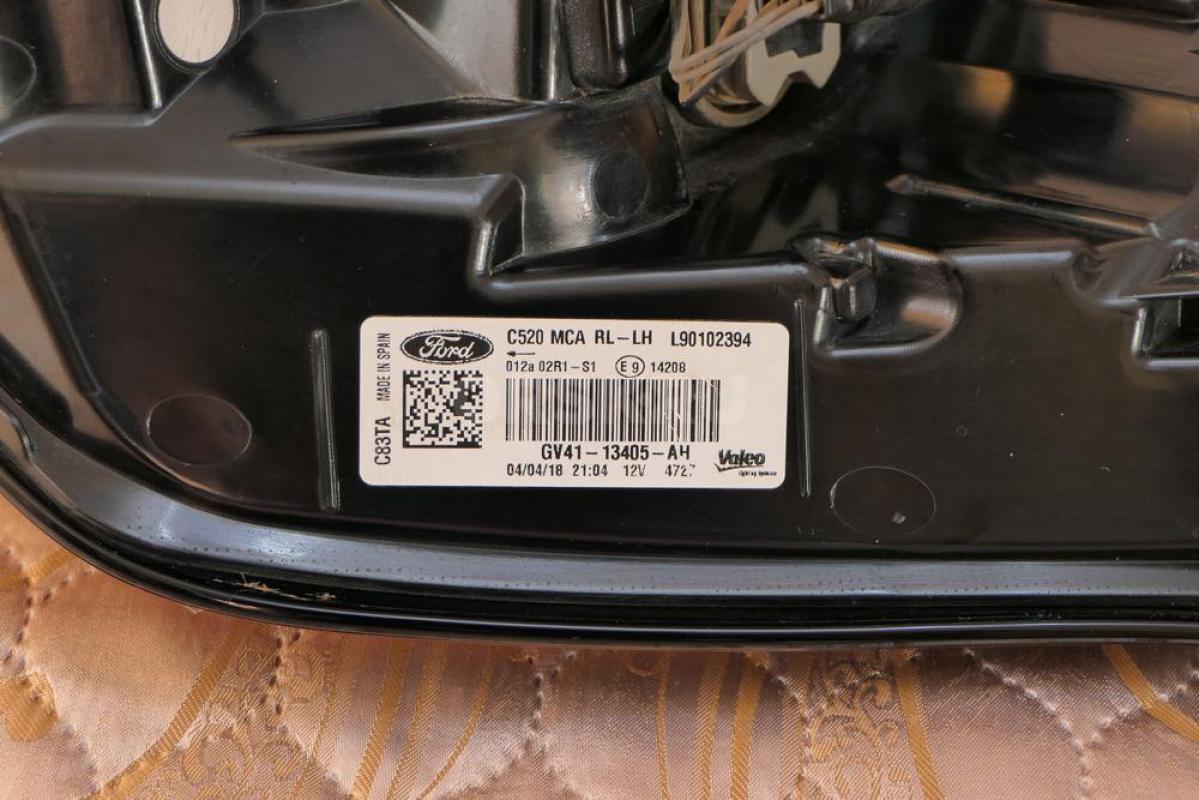 Фонарь задний левый Ford Kuga II

•	У фонаря разбито наружное стекло
•	Остальные детали исправные - Орск