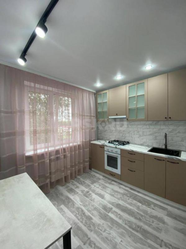 Продается однокомнатная квартира на третьем этаже по адресу Волкова 3. - Орск